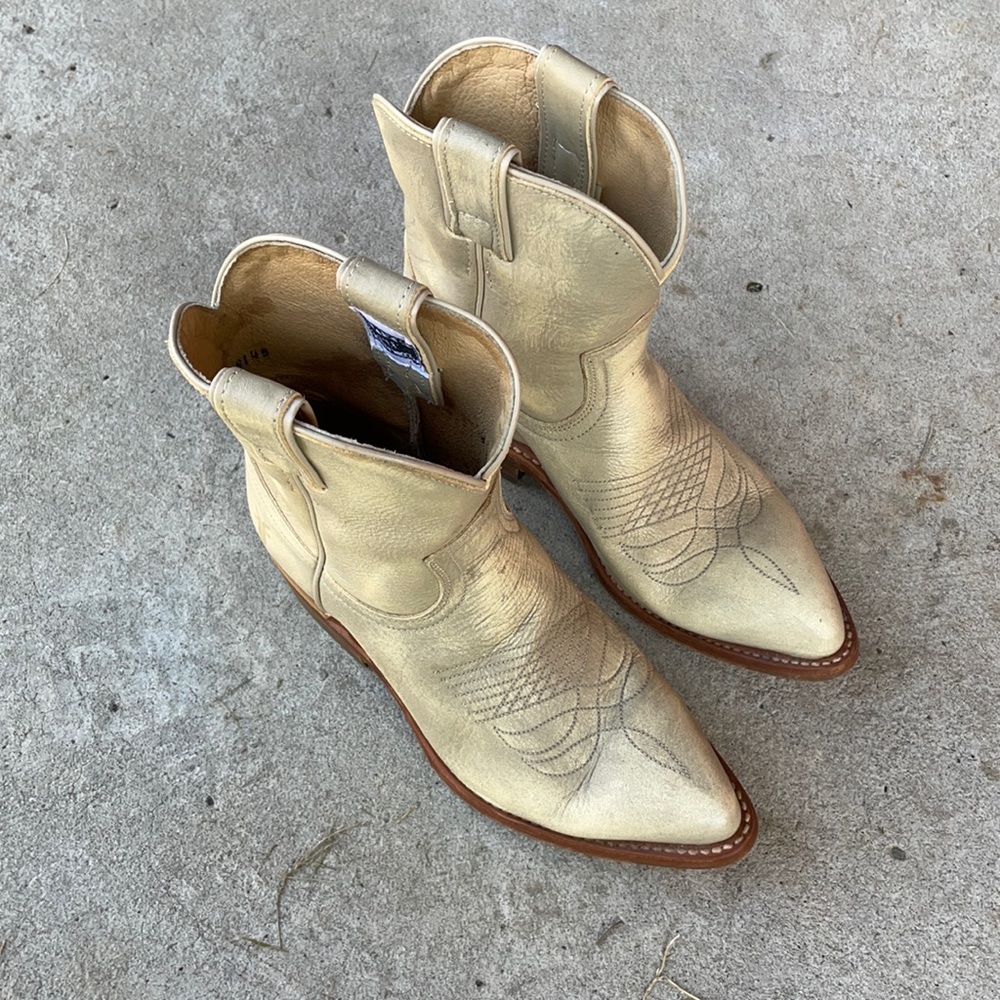 Hardly ever worn Frye boots size 6